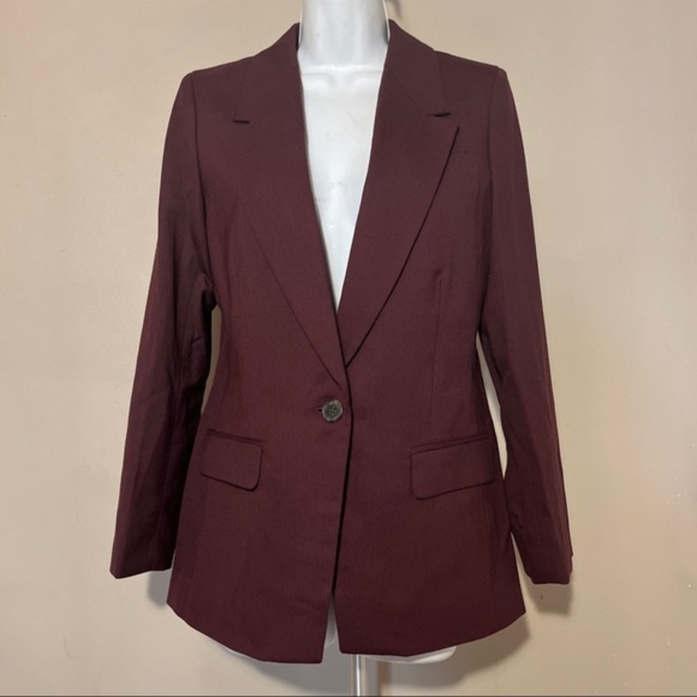 J Crew Willa blazer in Italian city wool
Item BK020
